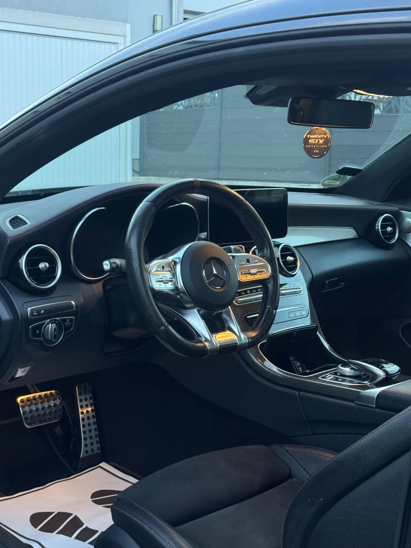 Gepflegter Mercedes-Innenraum