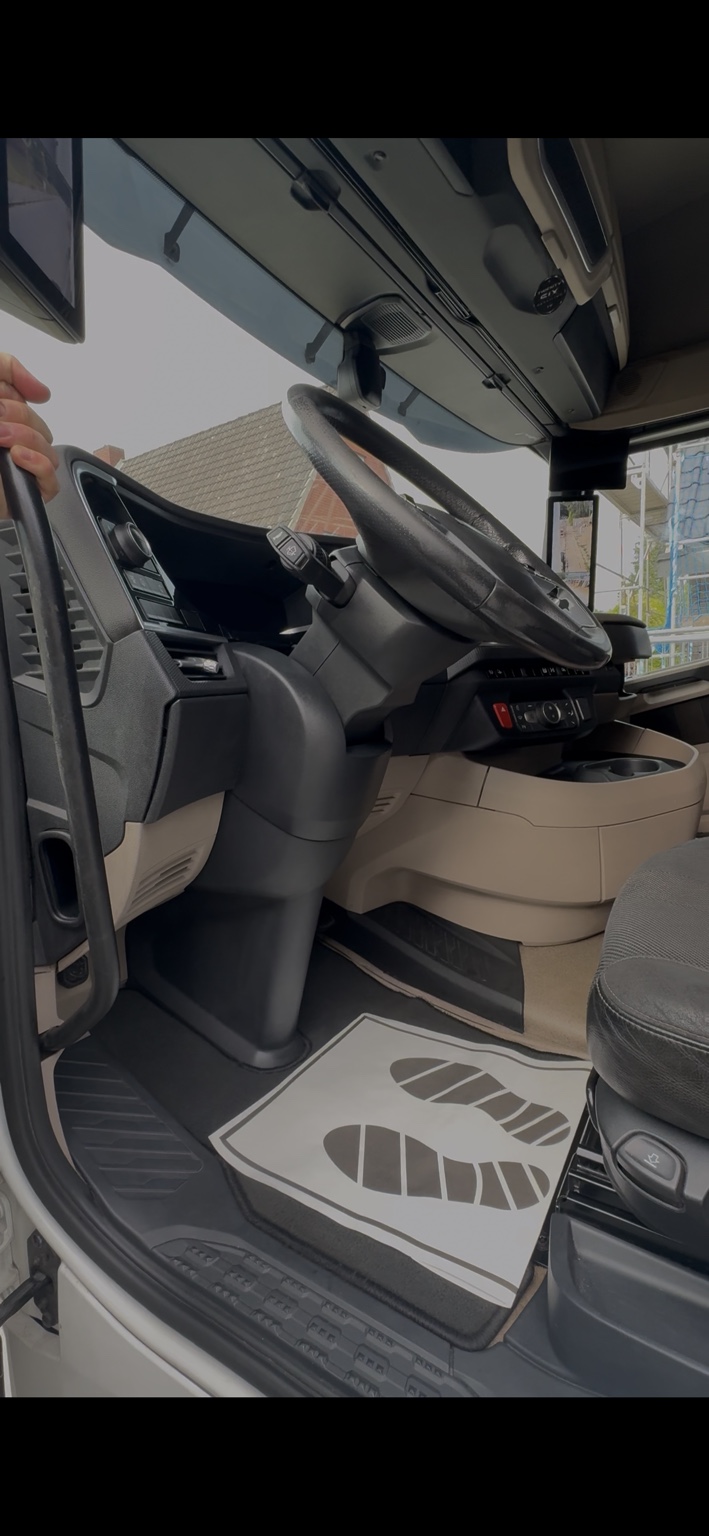 Sauber aufbereiteter Innenraum eines Lkw